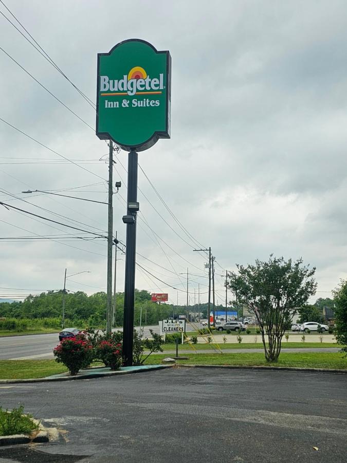 Budgetel Inn & Suites — photo 12