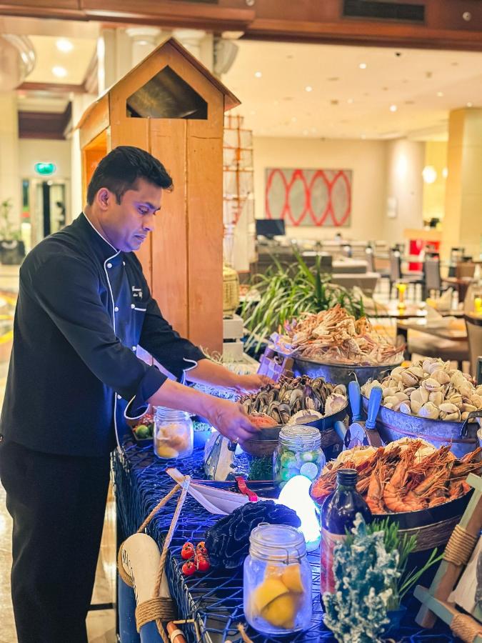 Mövenpick Hotel & Apartments Bur Dubai photo