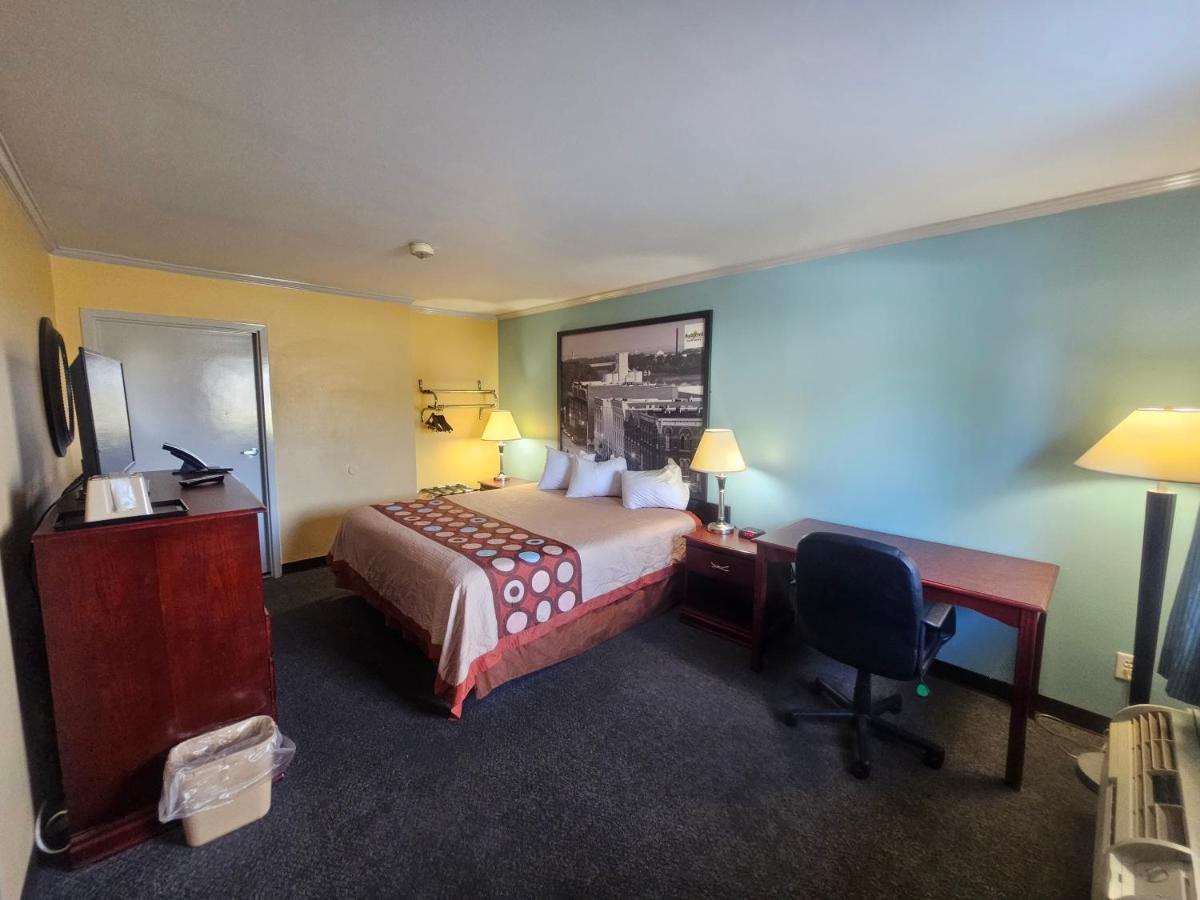 Budgetel Inn & Suites — photo 20