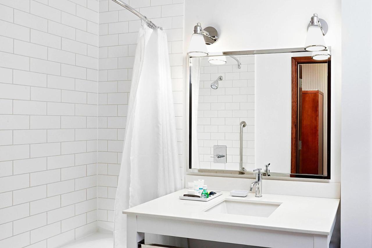 Four Points by Sheraton Calgary Airport photo