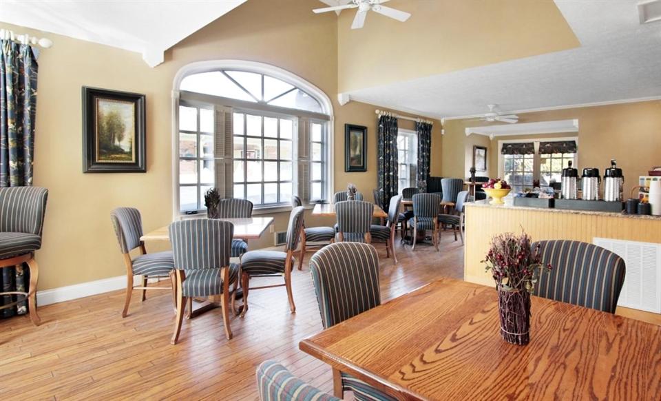 Hillwinds Inn - Blowing Rock — photo 4