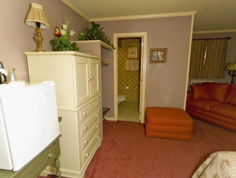 Hillwinds Inn - Blowing Rock — photo 17