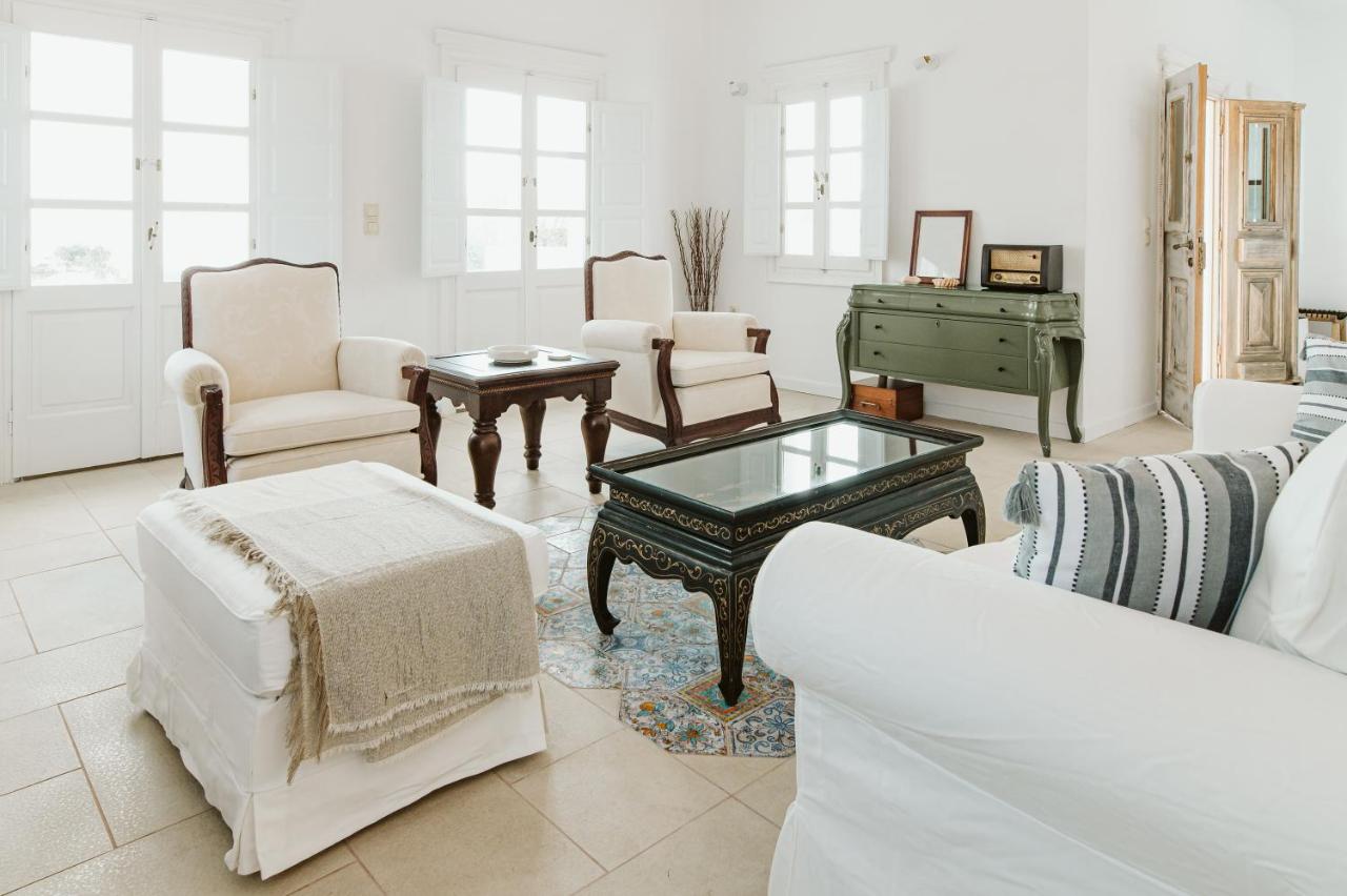 3-Room, 3-Bath Family Villa with Massive Pool, Central Location, Seconds from Cliff! - 2