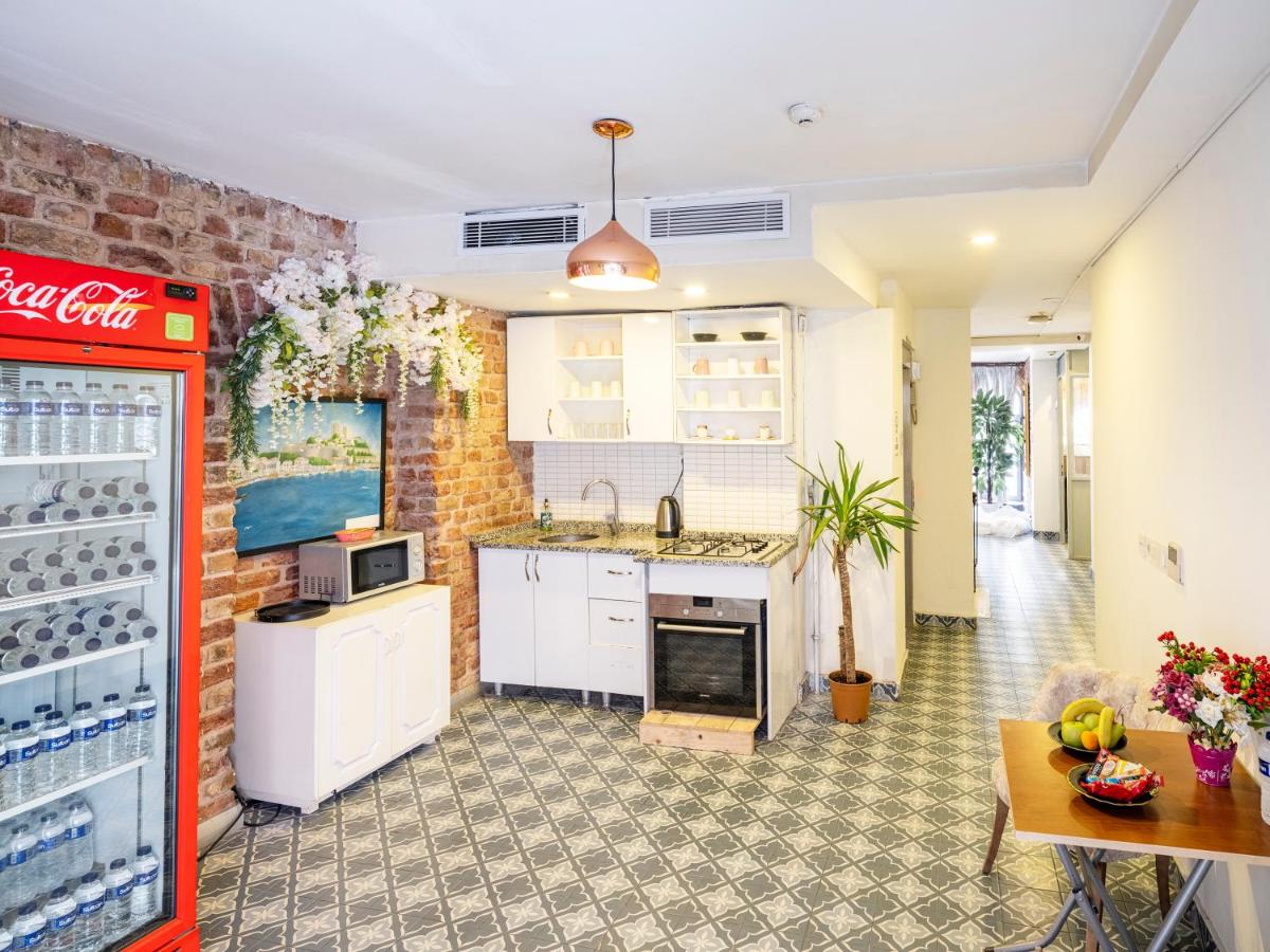 The Red Tent Social Hostel - 4