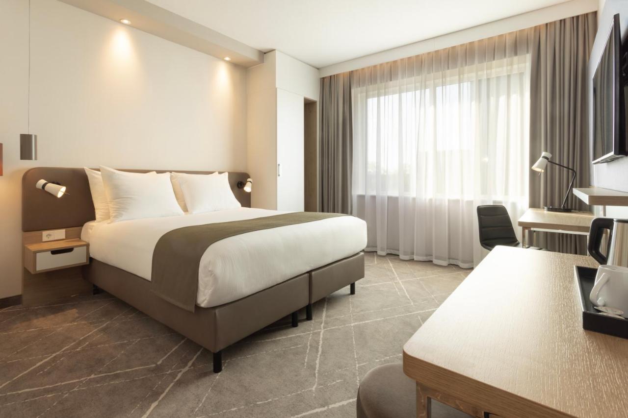 Een bed of bedden in een kamer bij Holiday Inn - Eindhoven Airport by IHG
