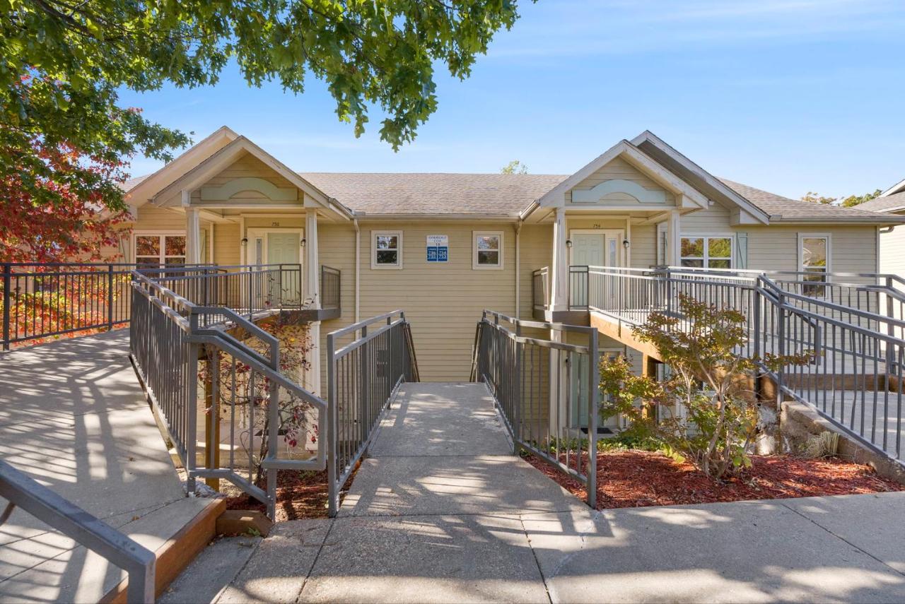 Oakridge Condo — photo 16