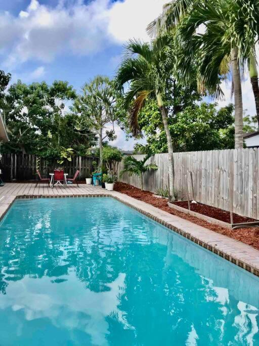 Pool House in Tropical Miami - 4