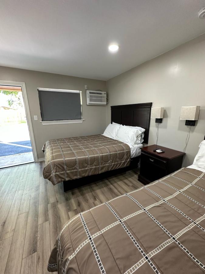Sabinal Inn & RV Park — photo 8
