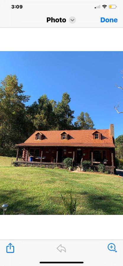 Wayne & Dottie's Cabins — photo 1