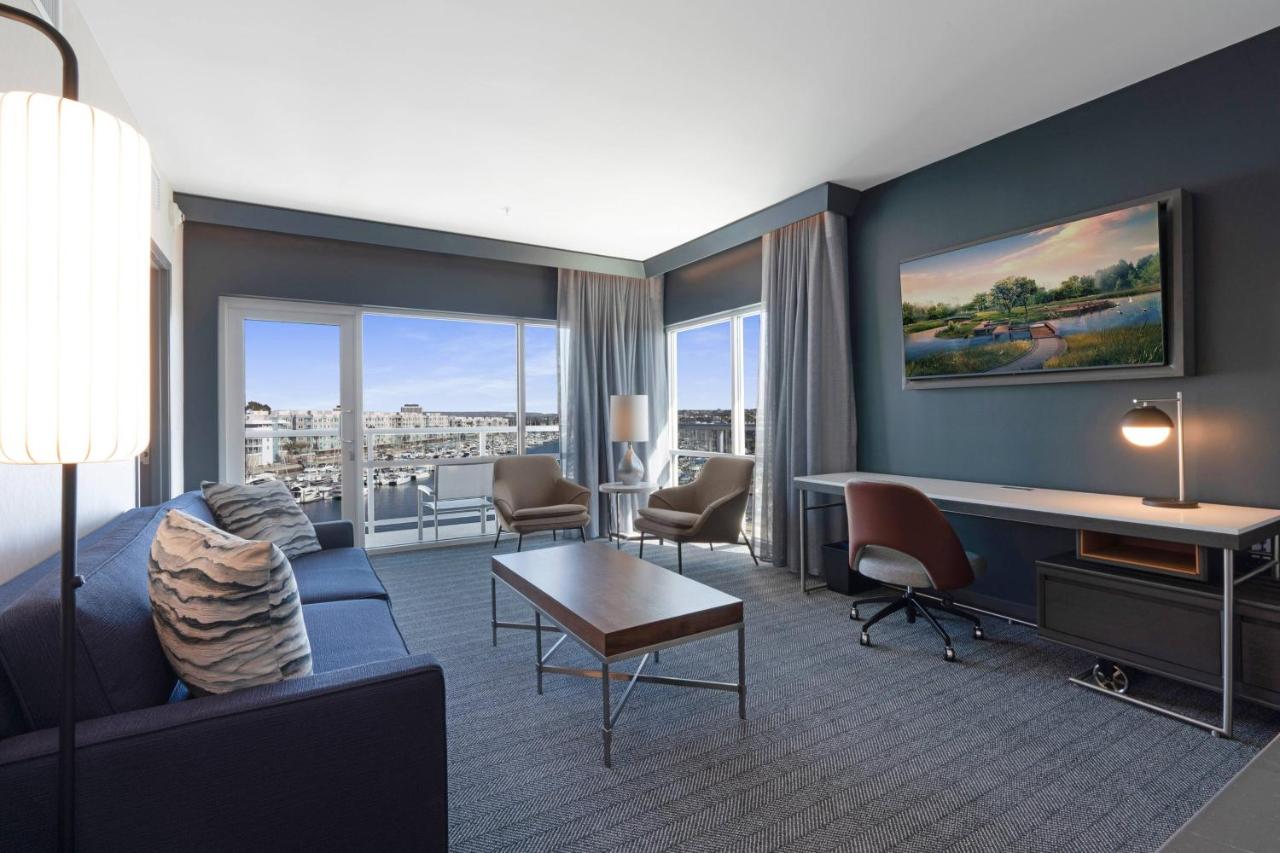 Courtyard by Marriott Marina del Rey - 2