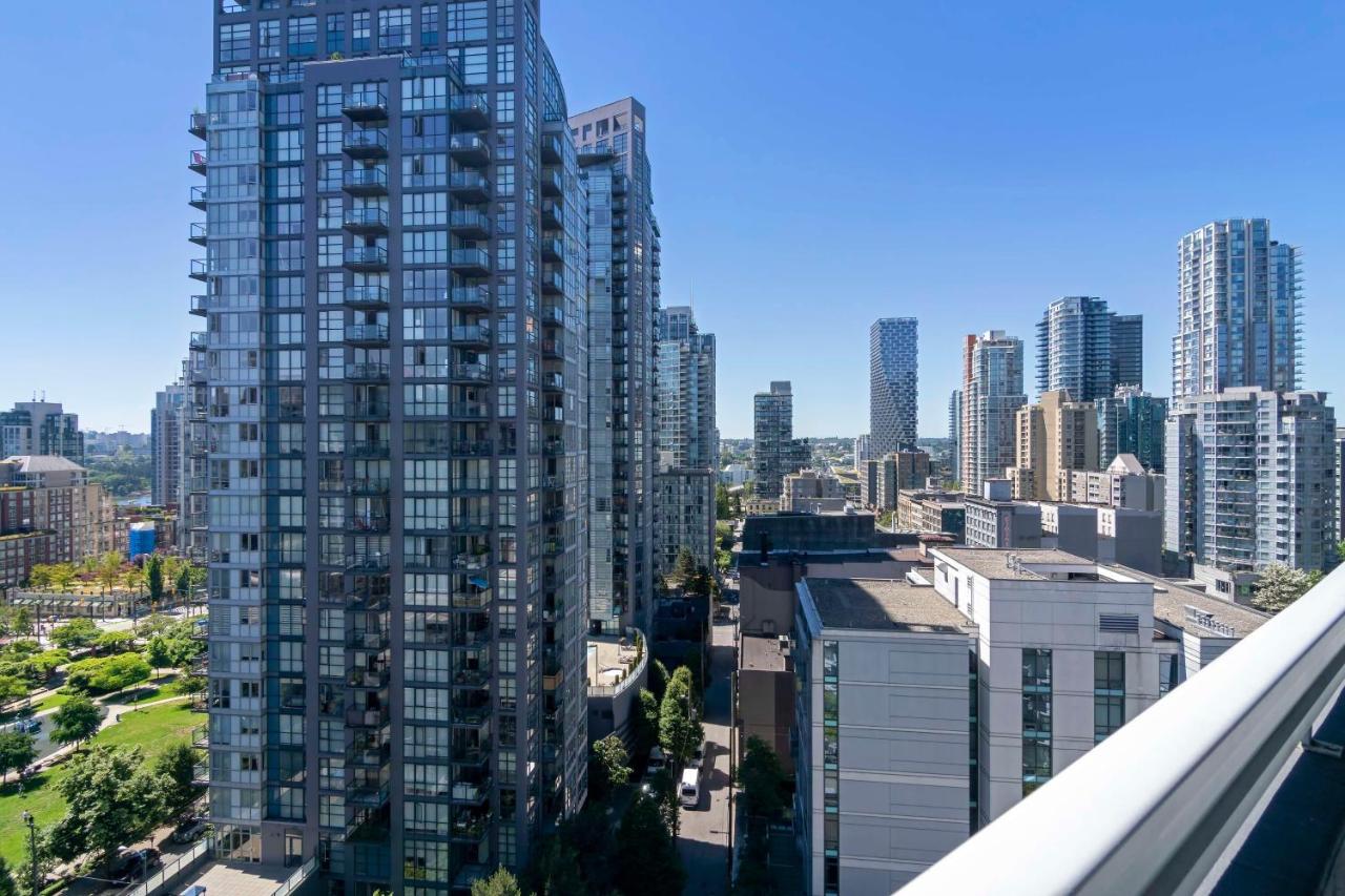 Best Western Premier Chateau Granville Hotel & Suites & Conference Centre photo