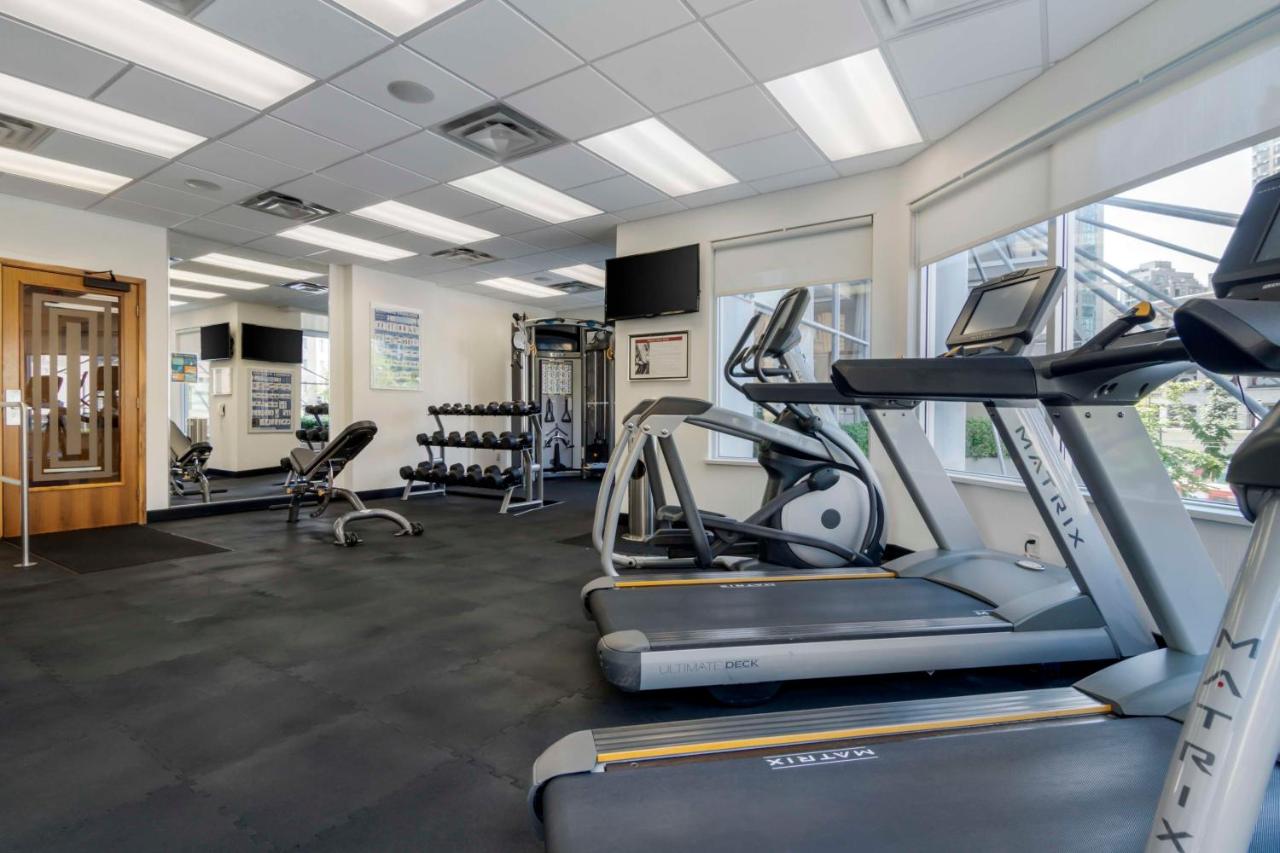Best Western Premier Chateau Granville Hotel & Suites & Conference Centre photo