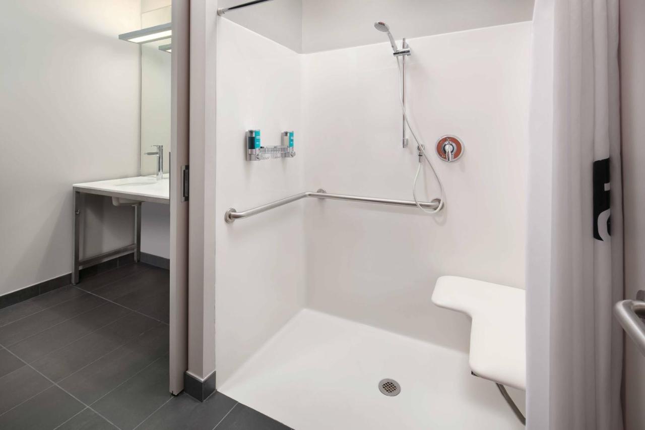 Aloft Miami Airport - 4