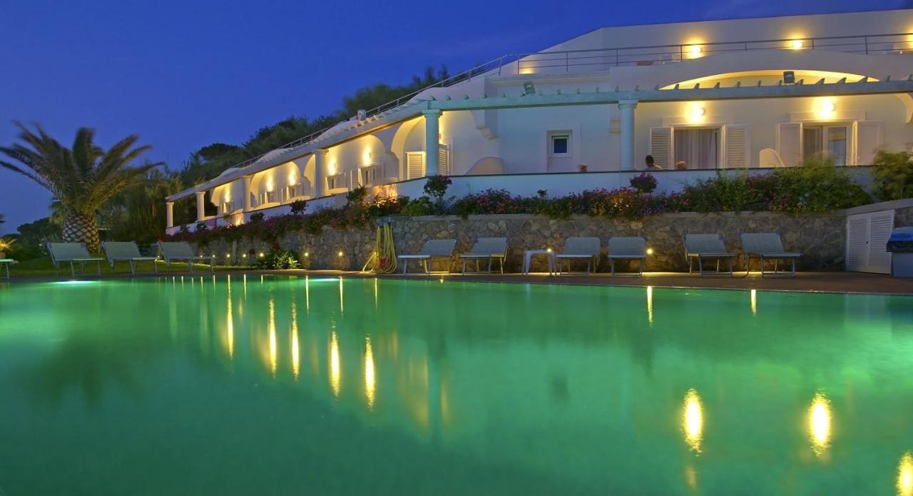 Heated swimming pool: Hotel Albatros