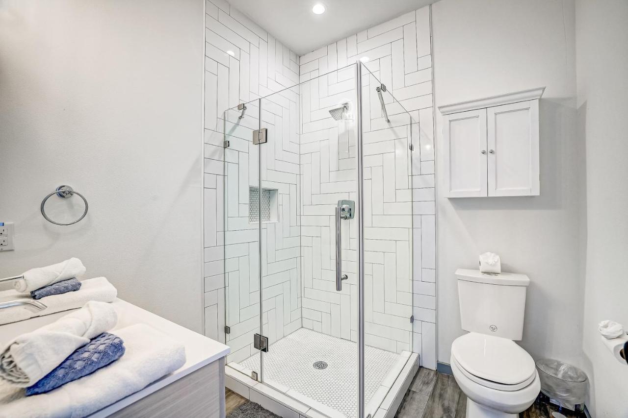 Serene Austin Stunner - 2