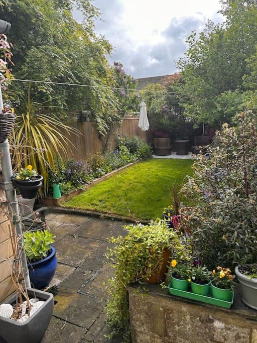 Cosy 19th century two bedroomed home with available parking - 5