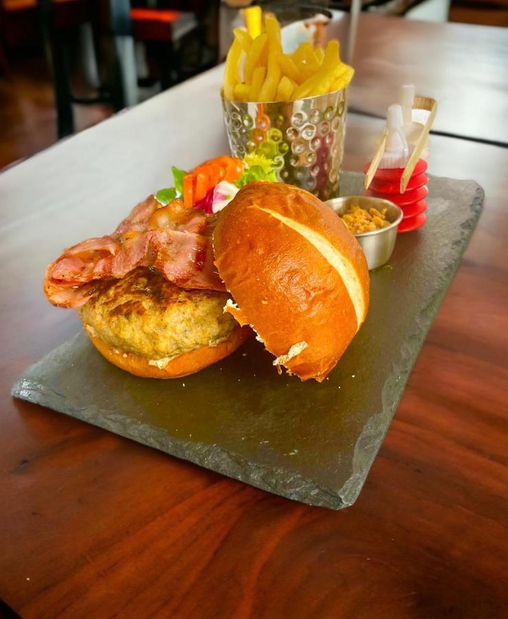 Crown & Anchor photo