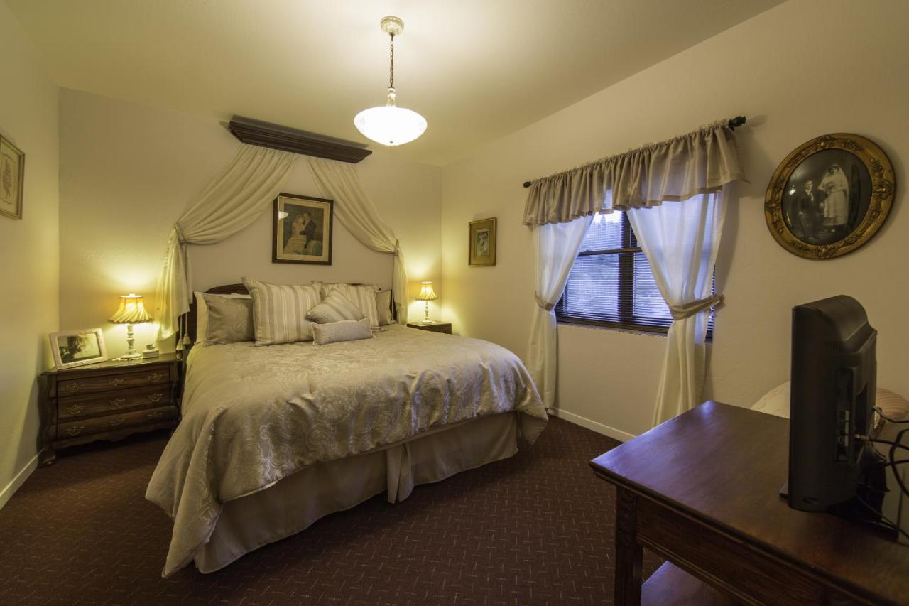 Historic Cary House Hotel — photo 18