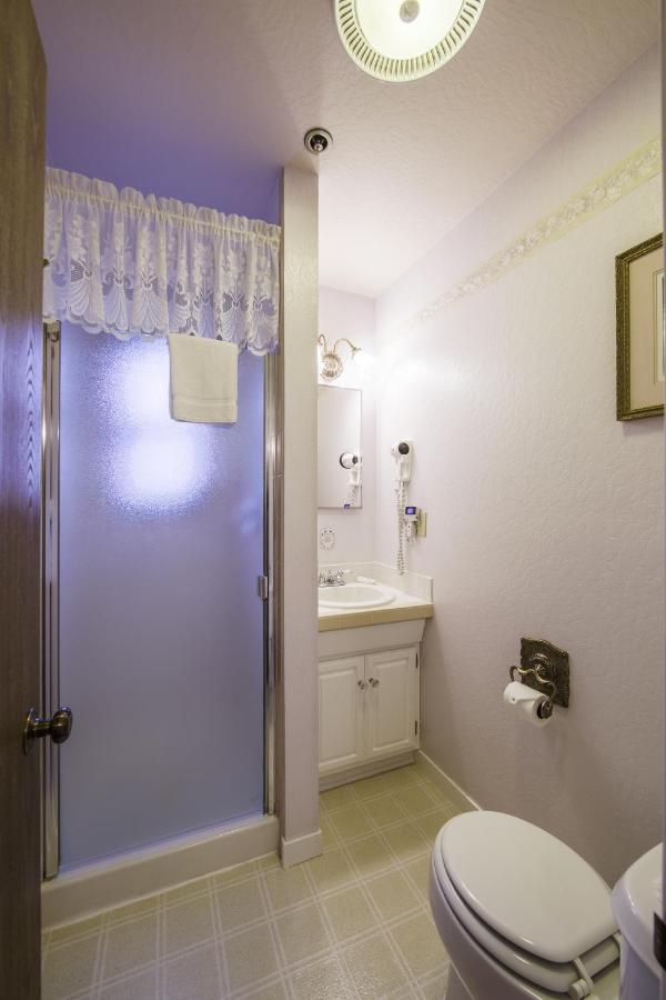 Historic Cary House Hotel — photo 21