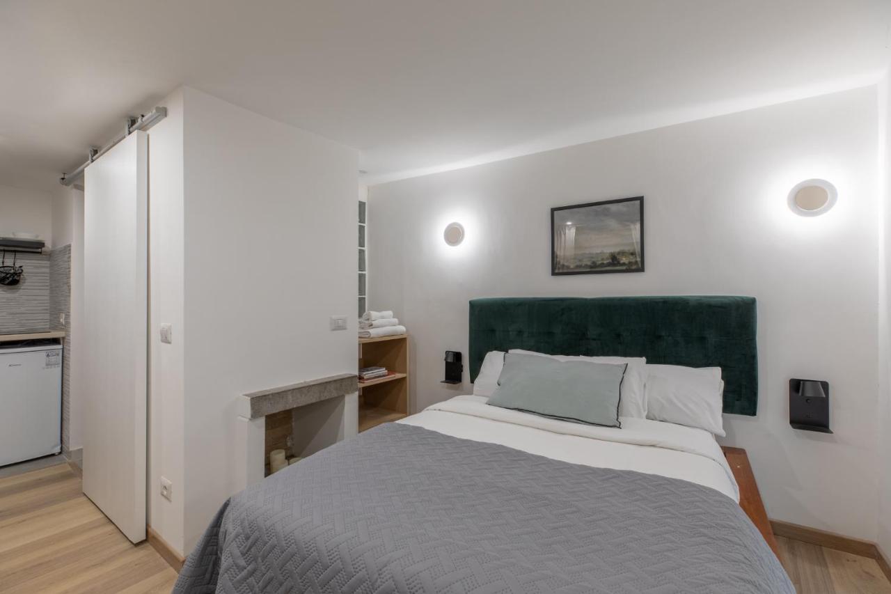GuestHost - Comfy Studio x2 - Trastevere District!