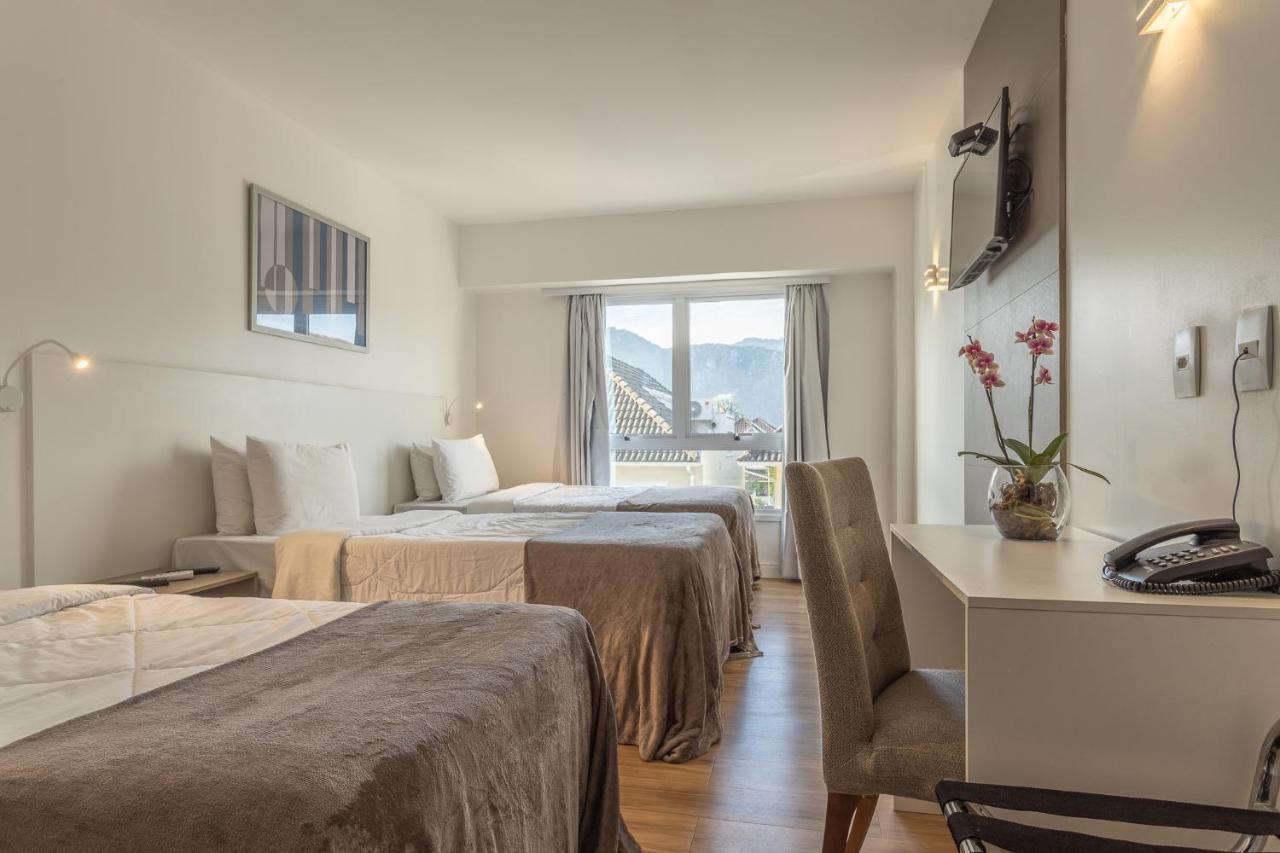 Americas Townhouse Hotel photo