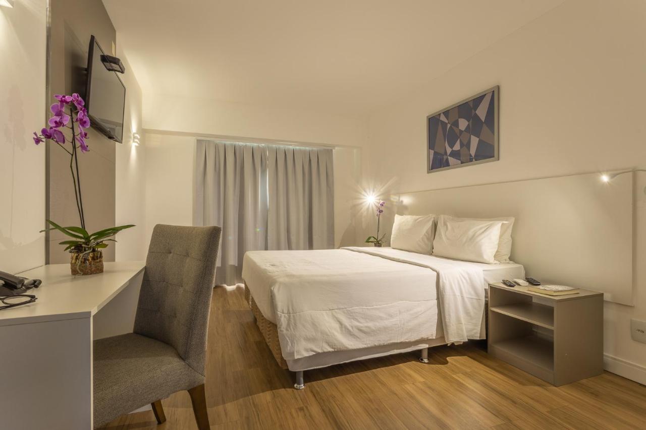 Americas Townhouse Hotel photo