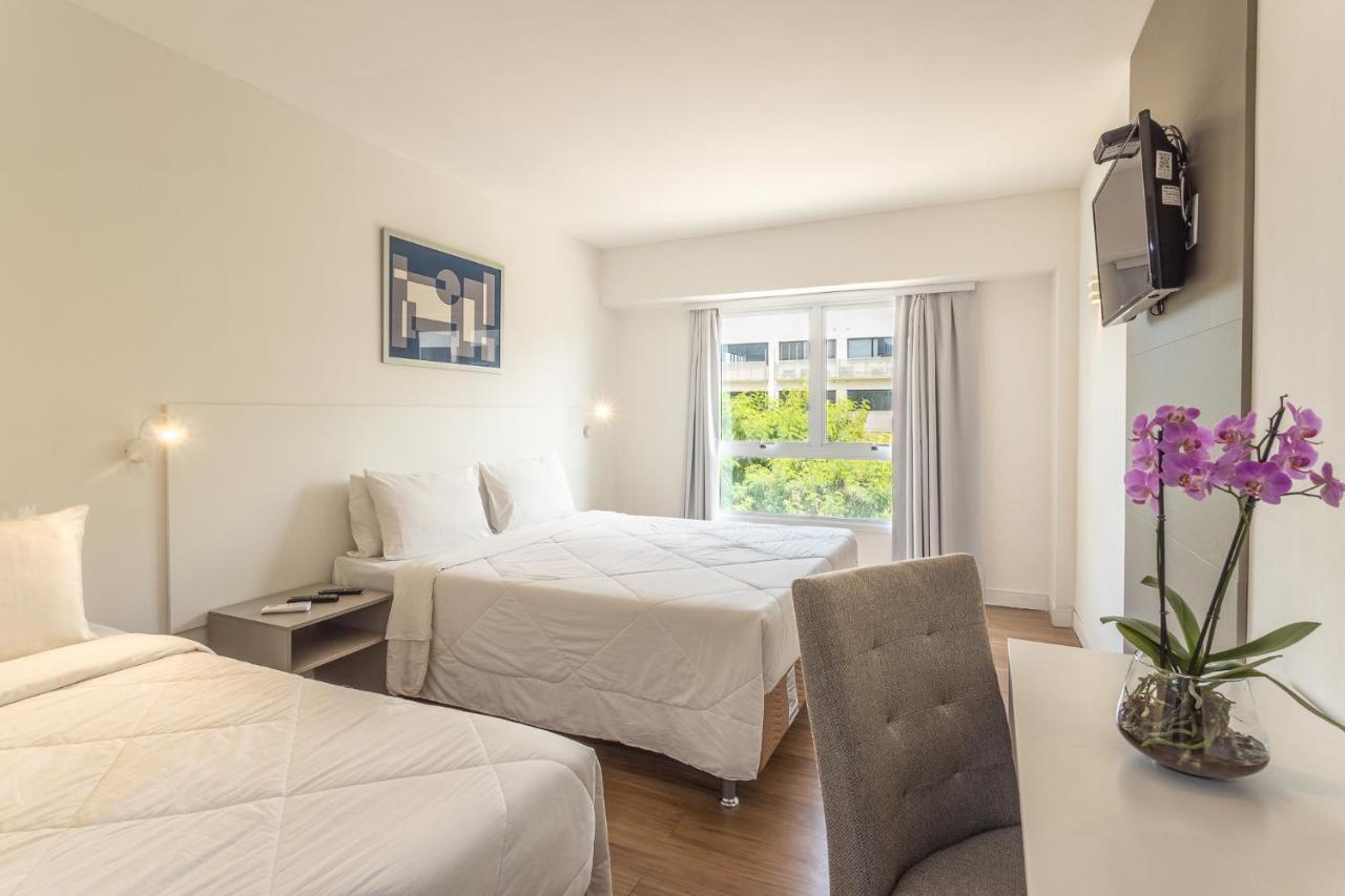 Americas Townhouse Hotel photo