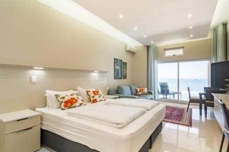 Camps Bay Blue Self-Catering Studios - 2