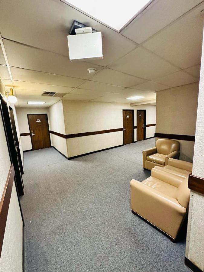 Travel Inn & Suites — photo 17