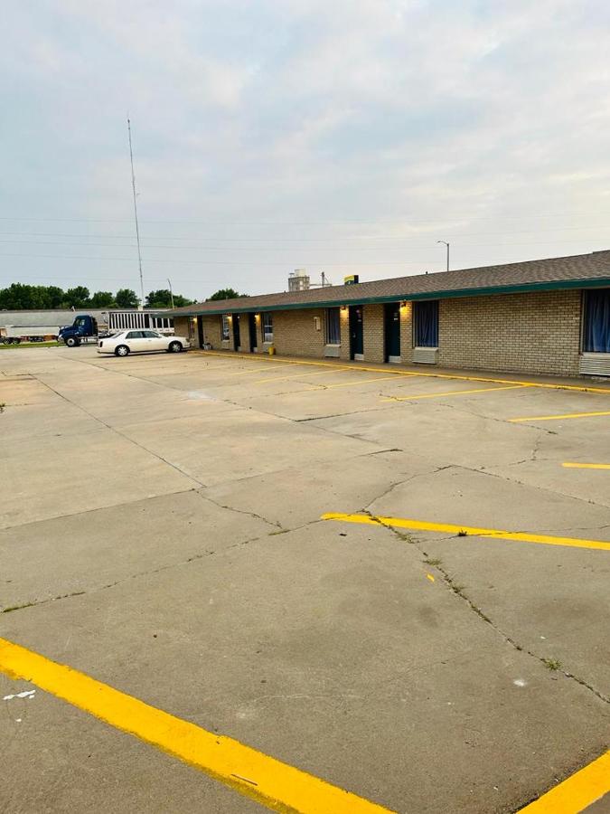 Travel Inn & Suites — photo 13