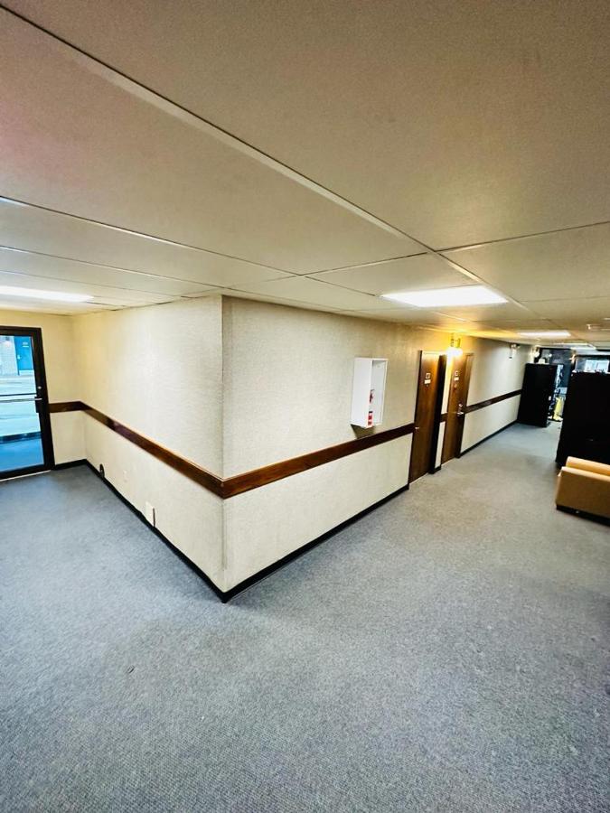 Travel Inn & Suites — photo 16