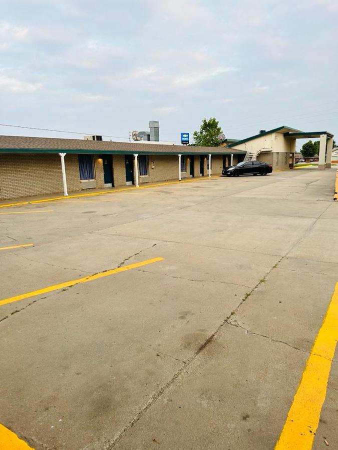 Travel Inn & Suites — photo 19