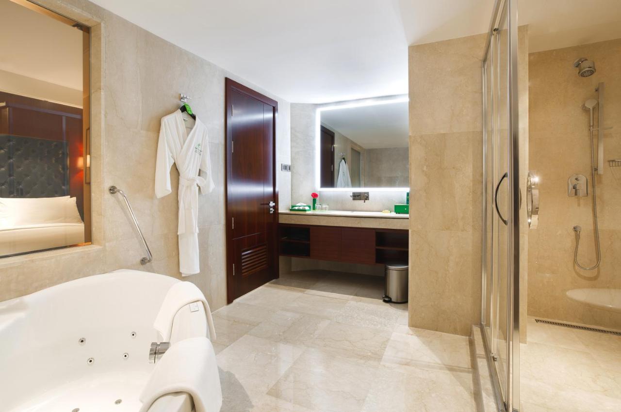 Holiday Inn Dhaka City Centre, an IHG Hotel photo