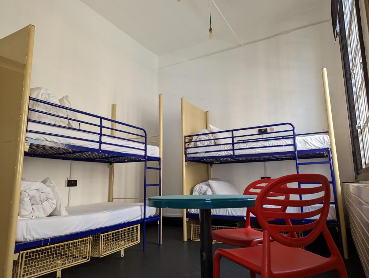 The Rock and Bowl Hostel - Laterooms