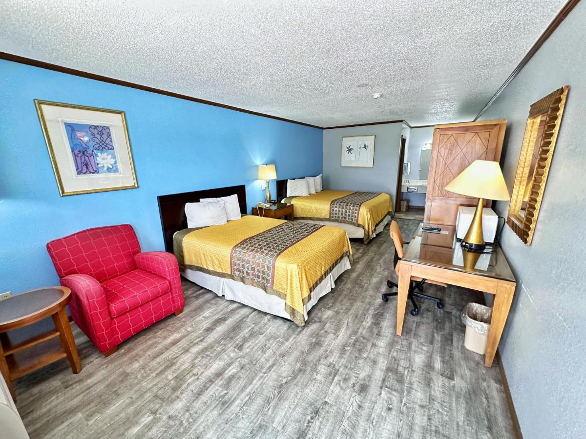 BETTY'S MOTEL — photo 9