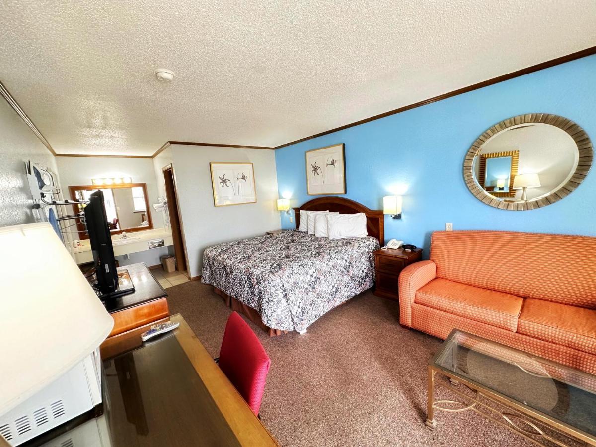 BETTY'S MOTEL — photo 19
