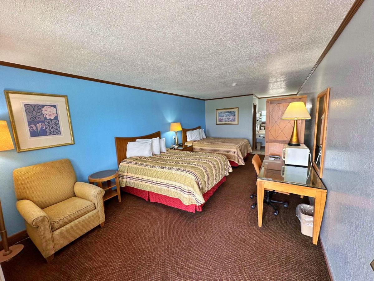 BETTY'S MOTEL — photo 21