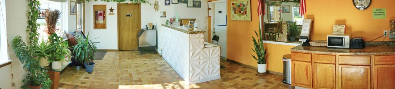 BETTY'S MOTEL — photo 23