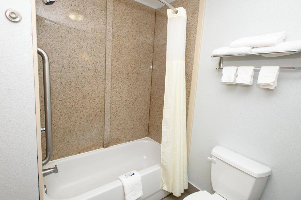 HomeTown Inn-Ringgold — photo 12