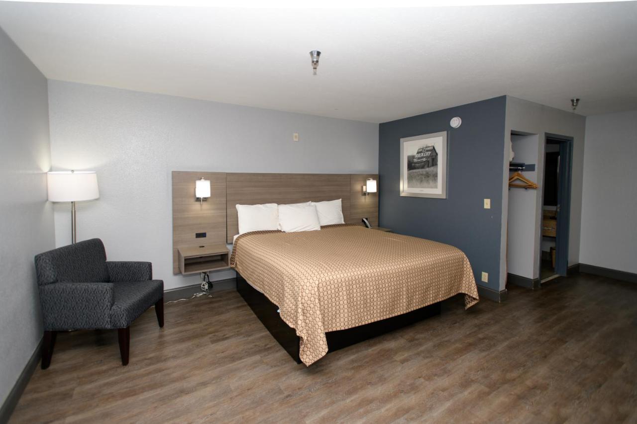 HomeTown Inn-Ringgold — photo 15