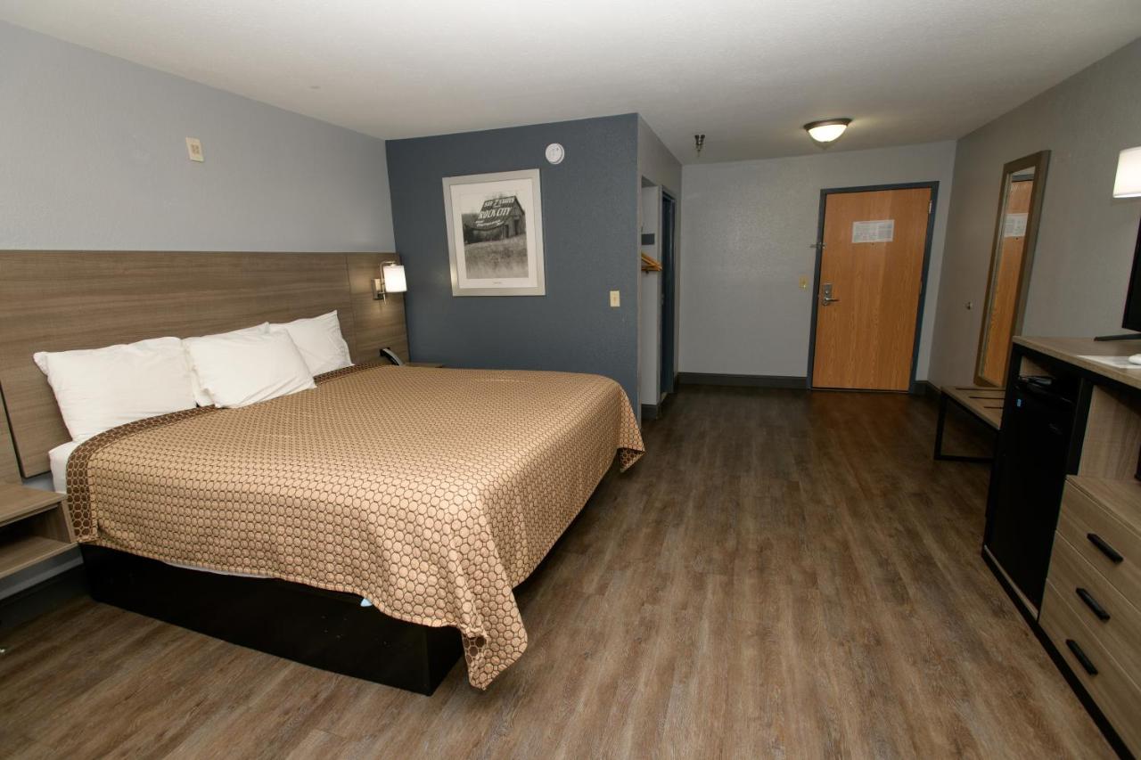 HomeTown Inn-Ringgold — photo 19