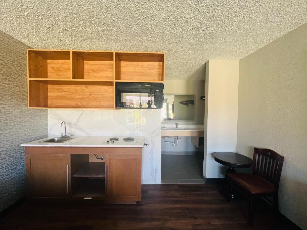 Frontier Inn North — photo 13