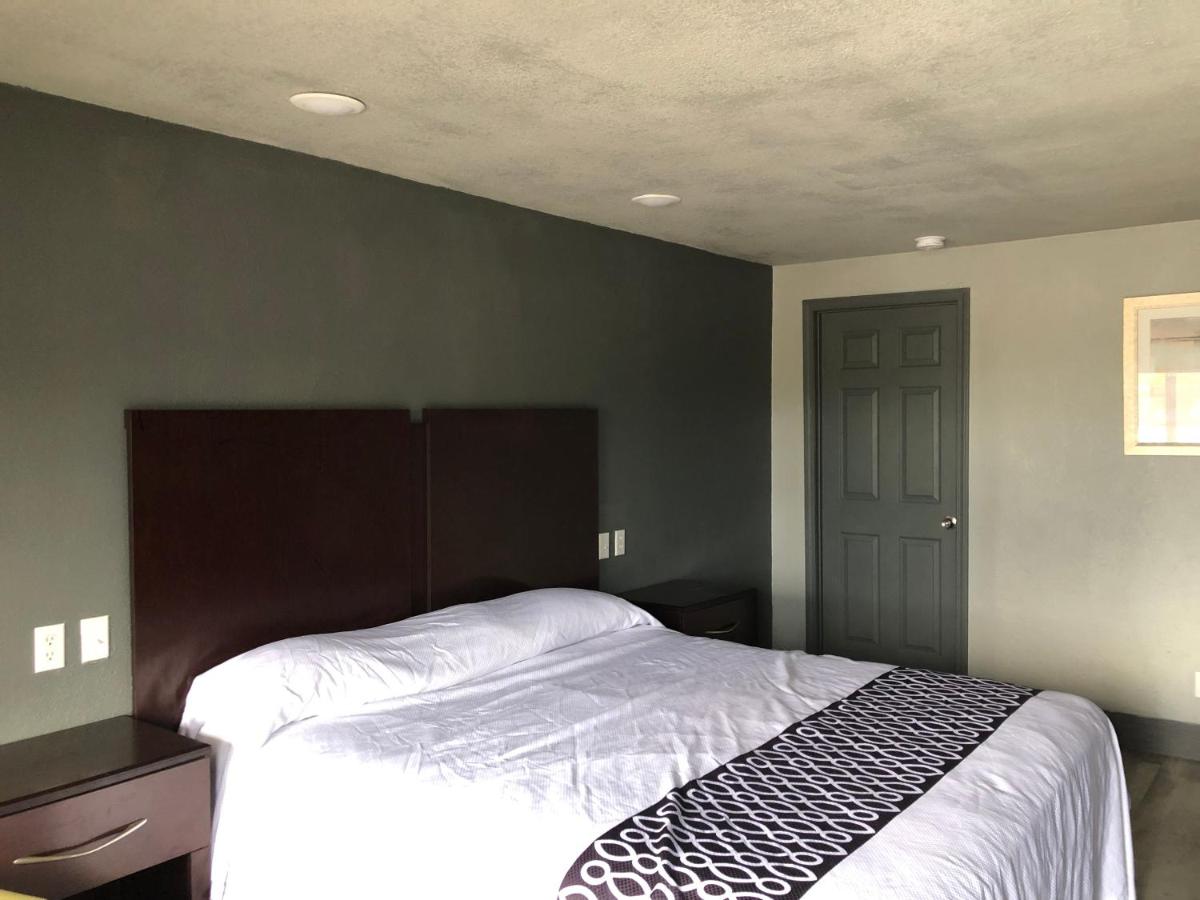 Budget Inn Valparaiso — photo 9