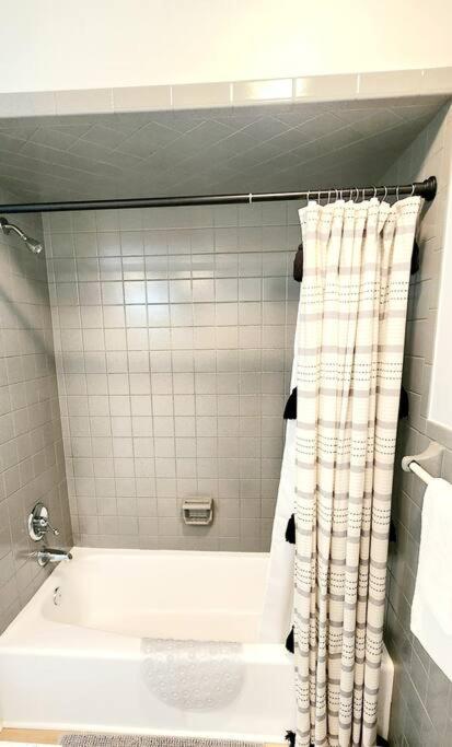 The Lake House Bed & Breakfast — photo 3