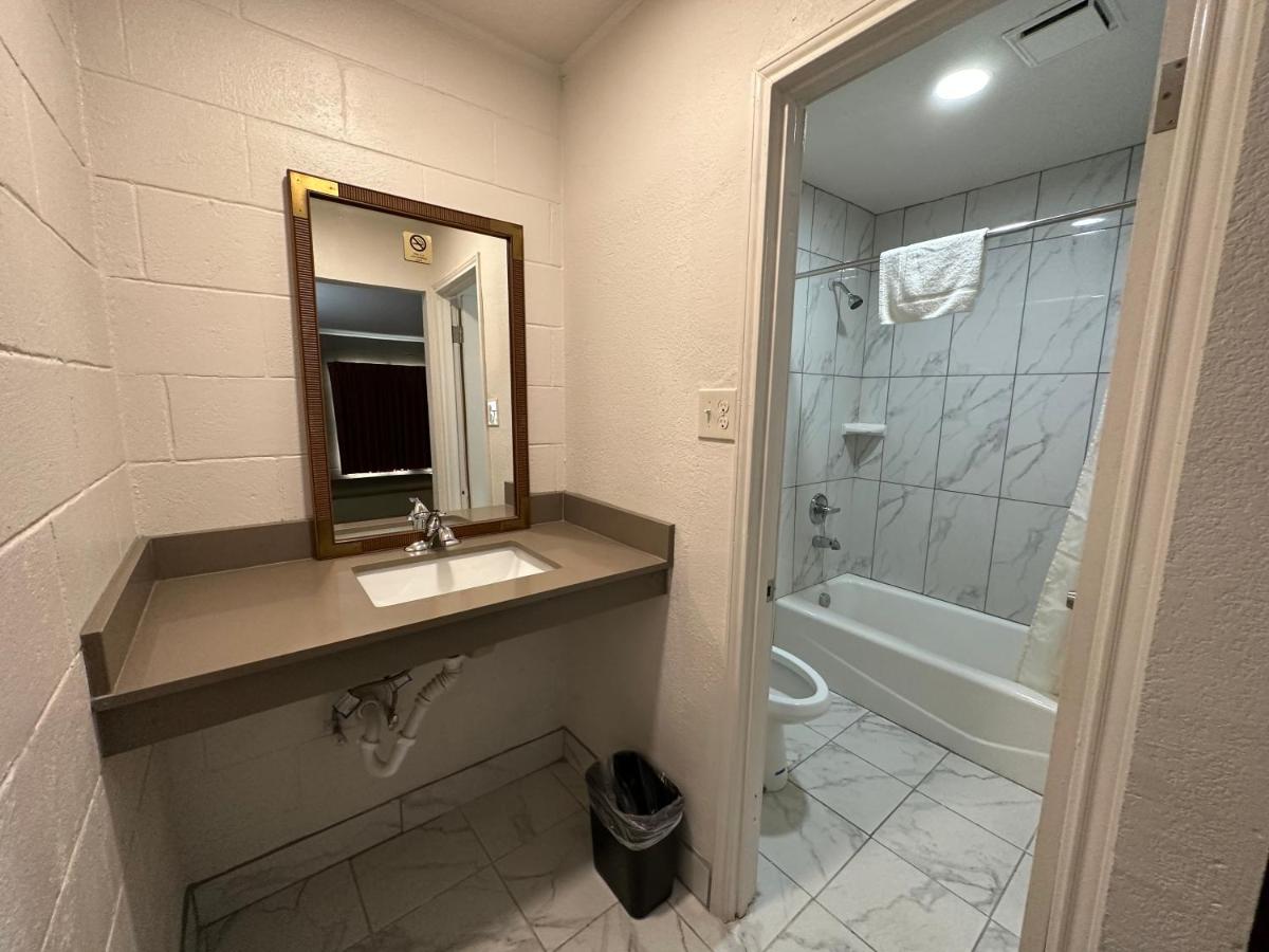 Llano Motel — photo 18