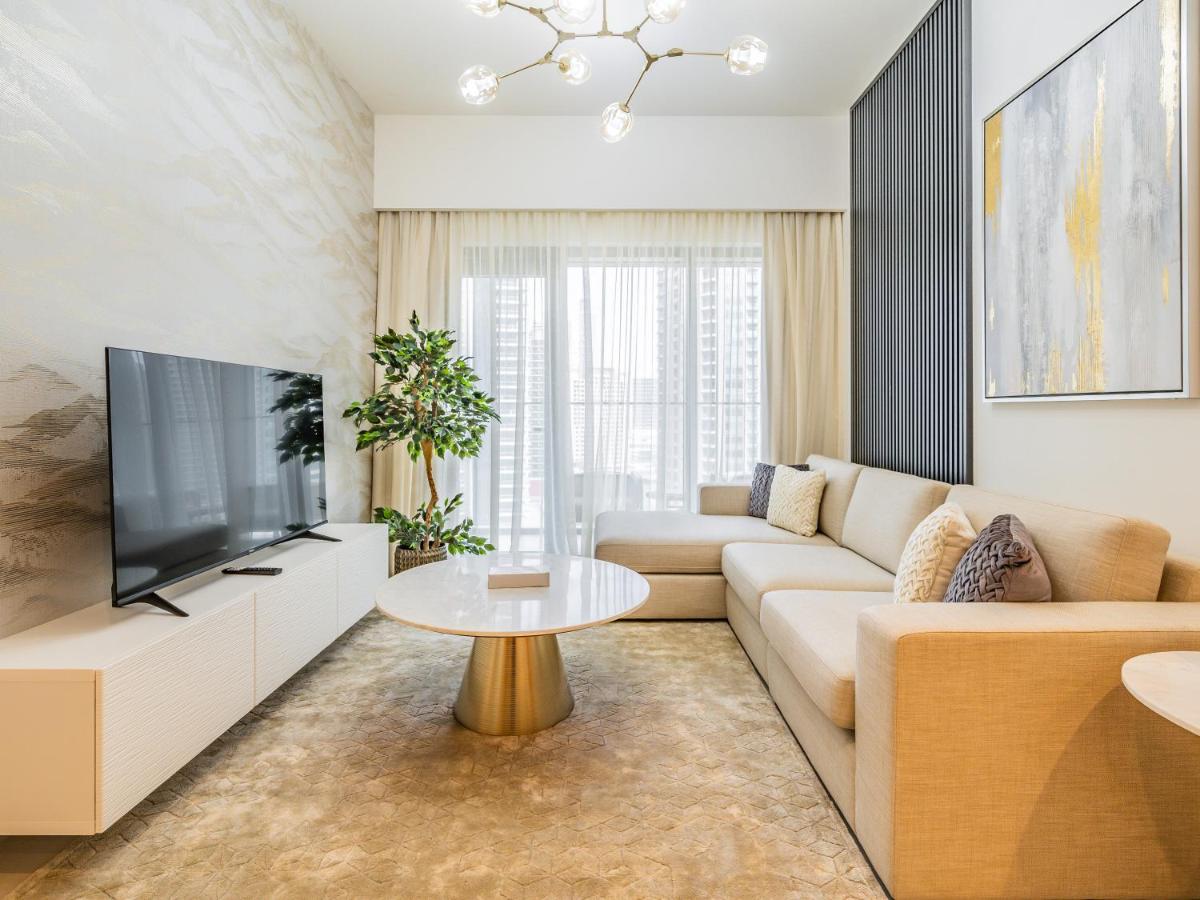 Radiant 1BR in Burj Royale - Downtown Dubai