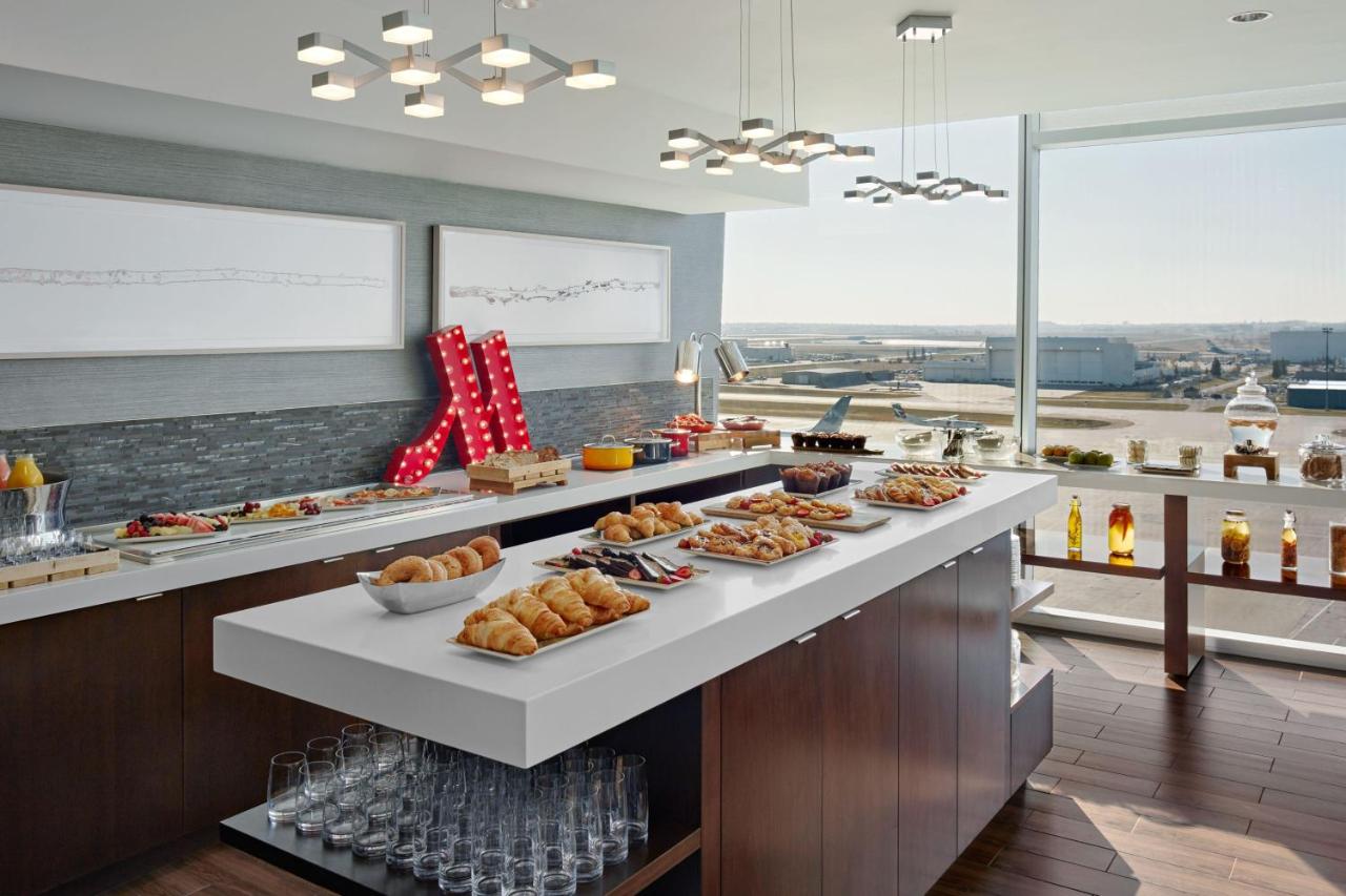 Calgary Airport Marriott In-Terminal Hotel photo