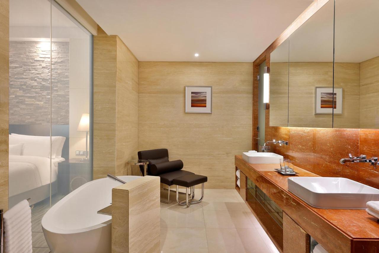The Westin City Centre Bahrain photo