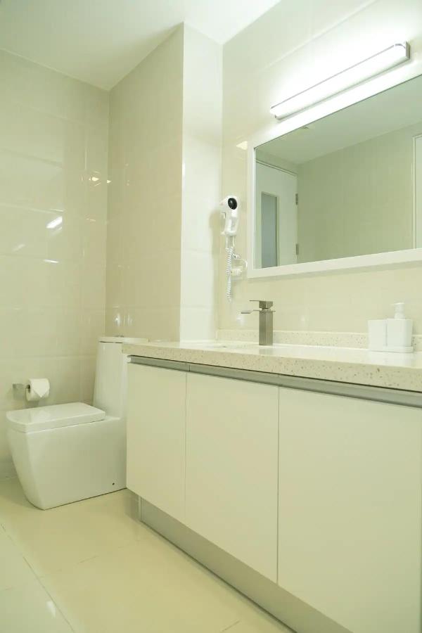 City Central Apartment in Kingston fully AC with Pool - 3