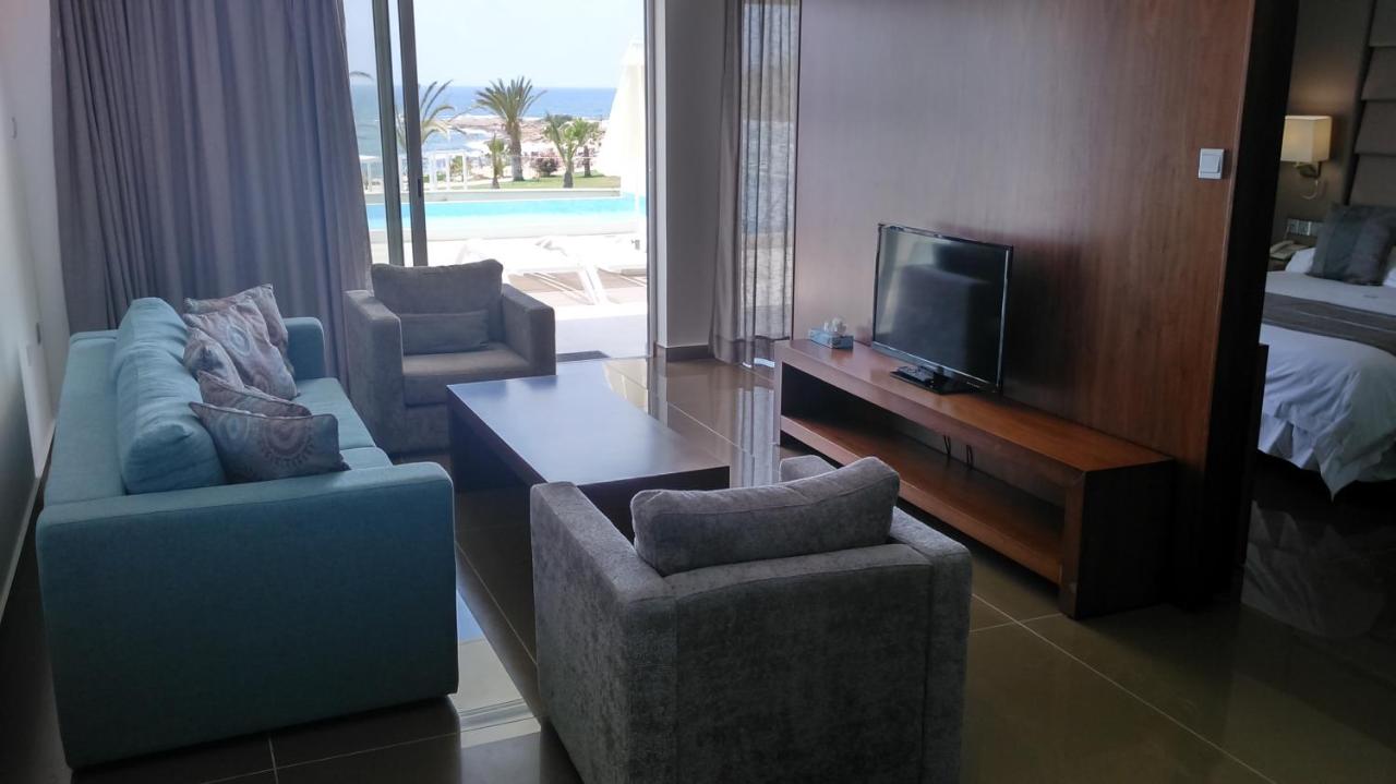 King Evelthon Beach Hotel & Resort photo